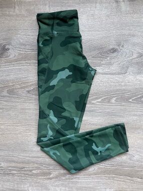 Old Navy Girl’s Sz 10/12 Go-Dry Green Camo High-Waist Active Leggings EUC